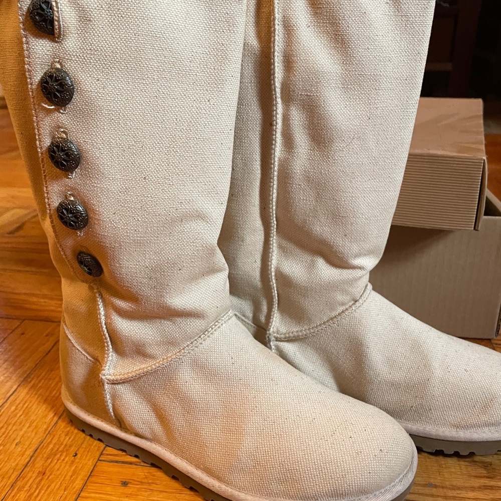 SOLD Ugg Marrakech canvas